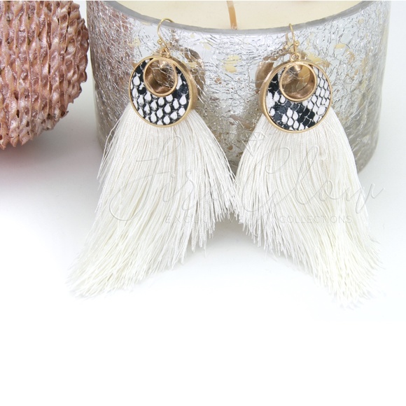 White Tassels With Snake Print Framed in Gold Tone - Picture 4 of 8